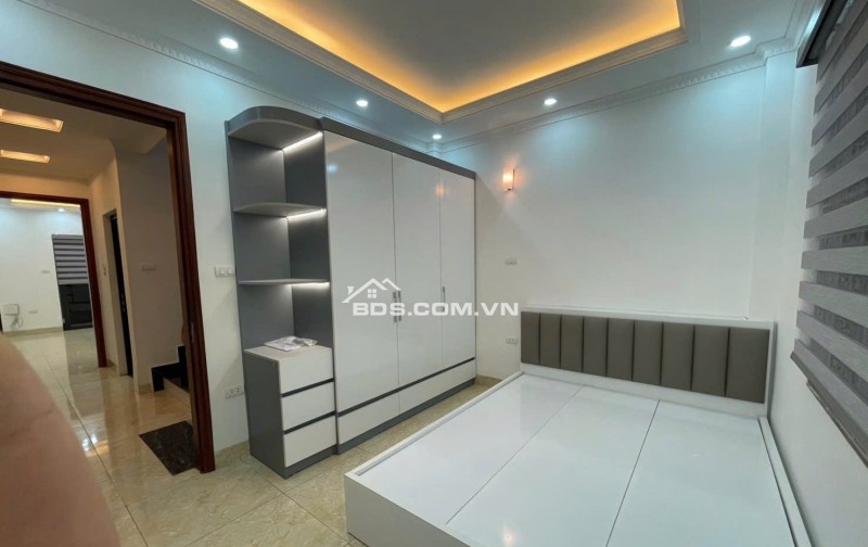 Bán Nhà Hoa Lâm, Việt Hưng Long Biên, 56m2  x 5 tầng, ô tô đỗ cửa, dưới 8,3 tỷ